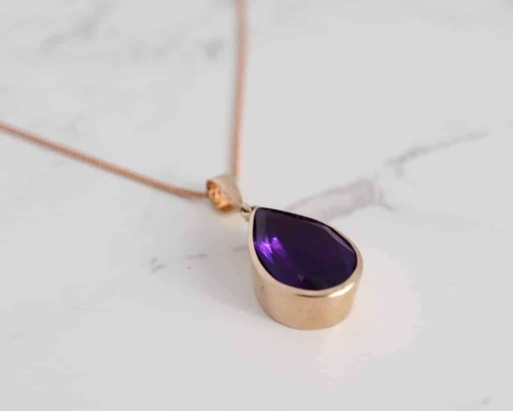 9ct-gold-and-amethyst-pear-shaped-pendant-4JPG-1024×820