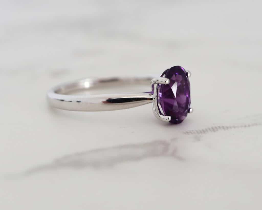 9ct-white-gold-oval-amethyst-ring-2-1024×820