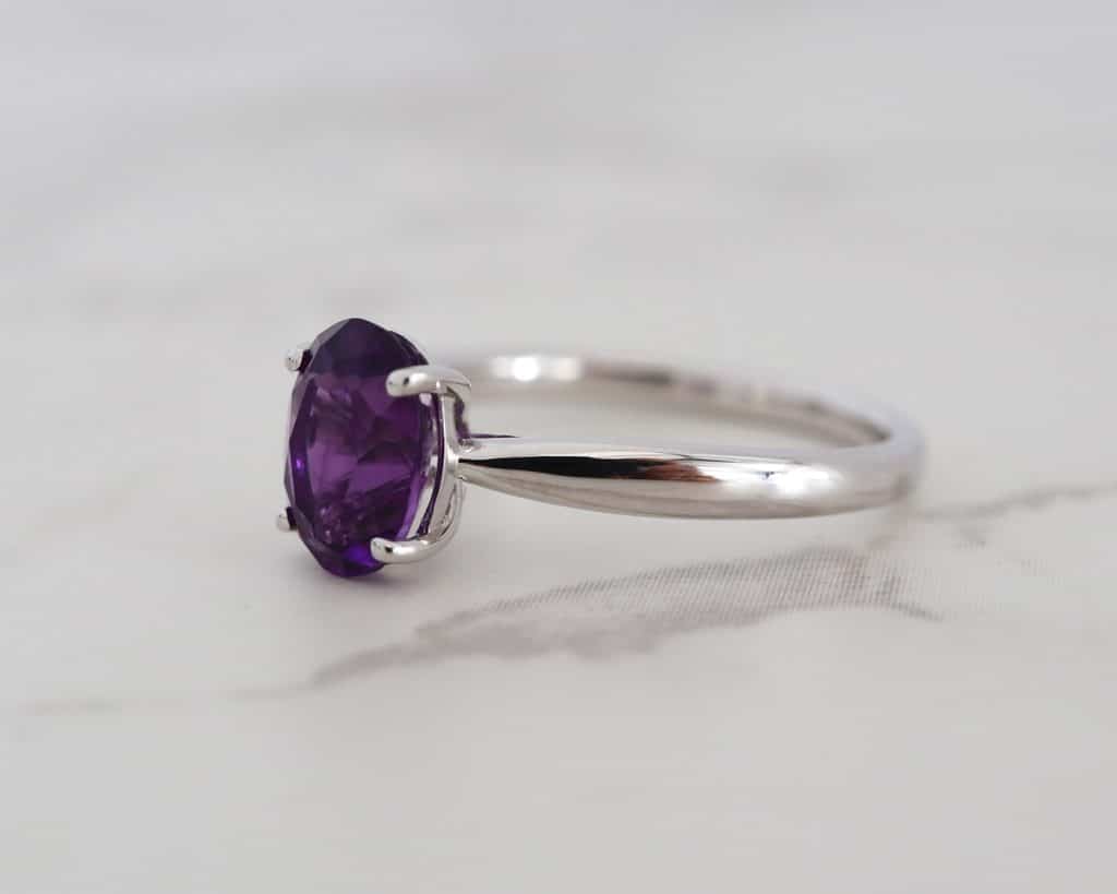 9ct-white-gold-oval-amethyst-ring-3-1024×819