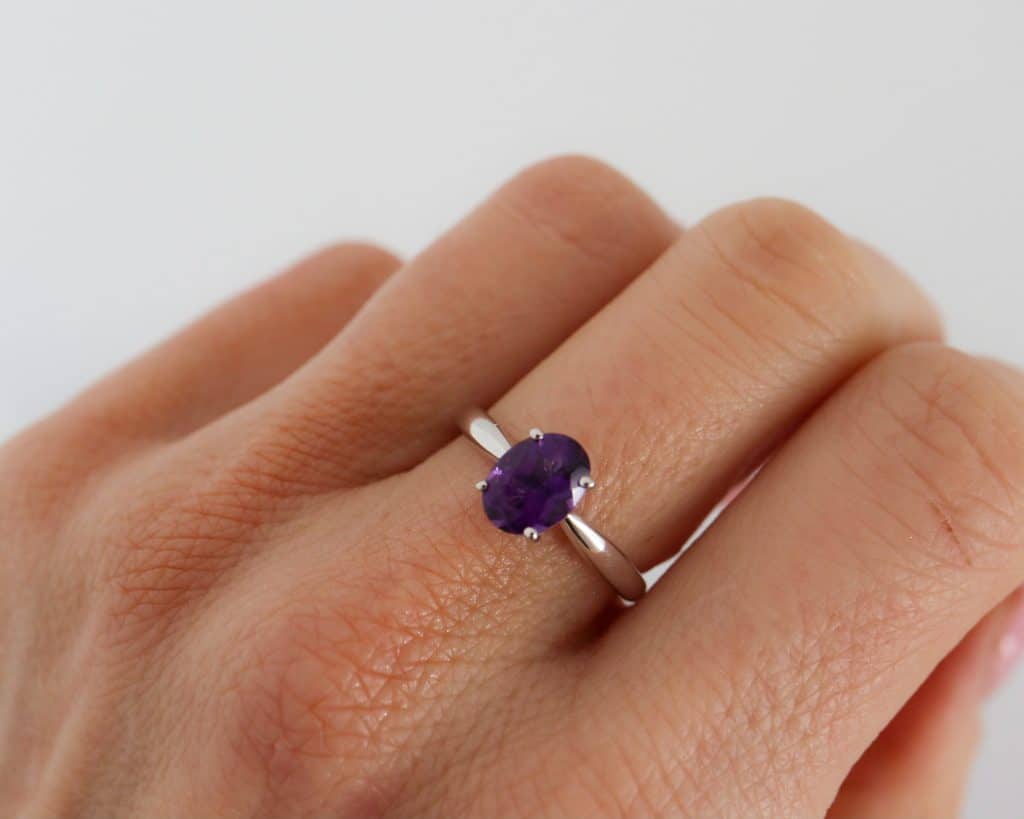 9ct-white-gold-oval-amethyst-ring-6-1024×819