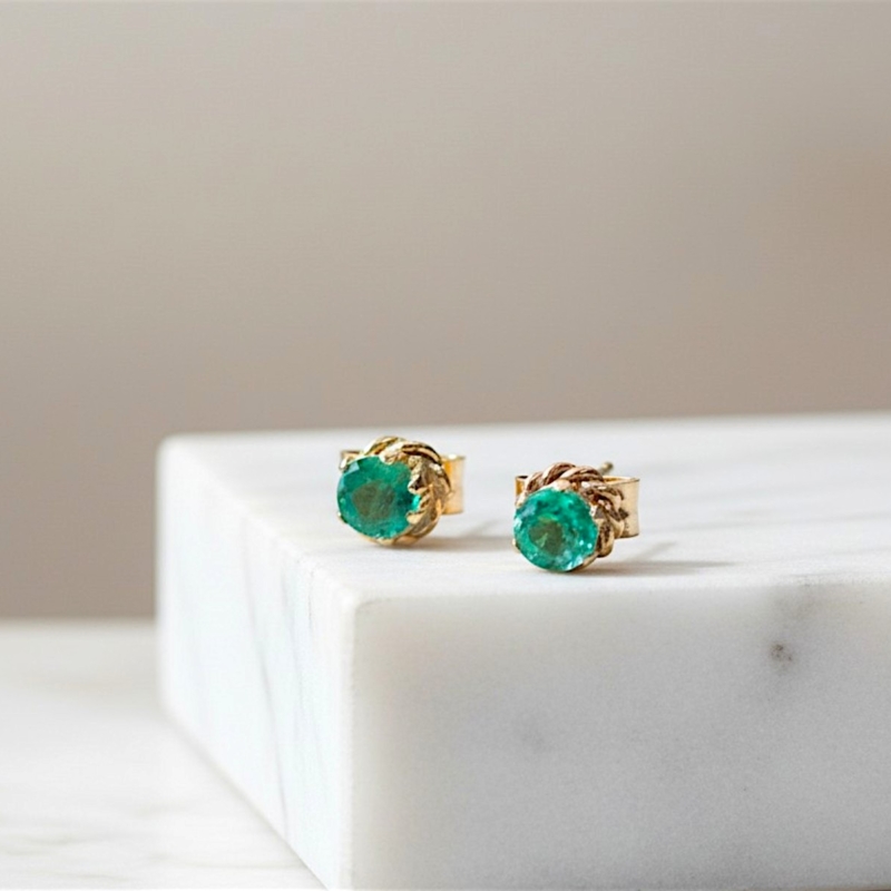 9ct gold emerald claw set stud earrings for sale