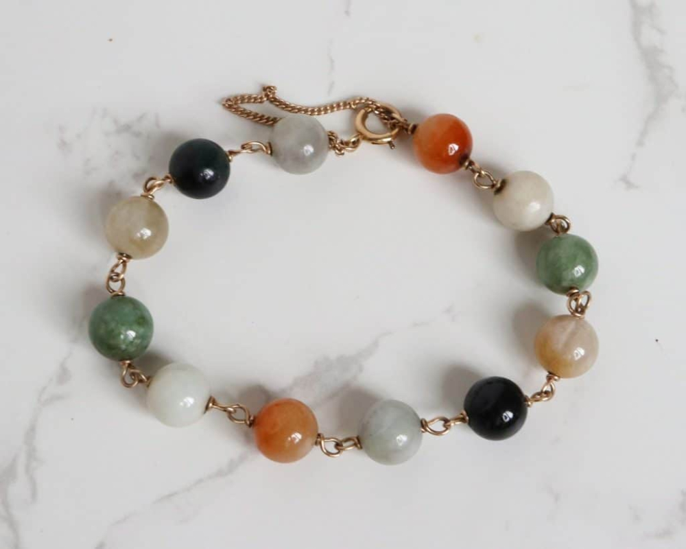 jade-bead-bracelet-2-1024x819 vintage jade beaded bracelet set in 14ct gold circa 1960s
