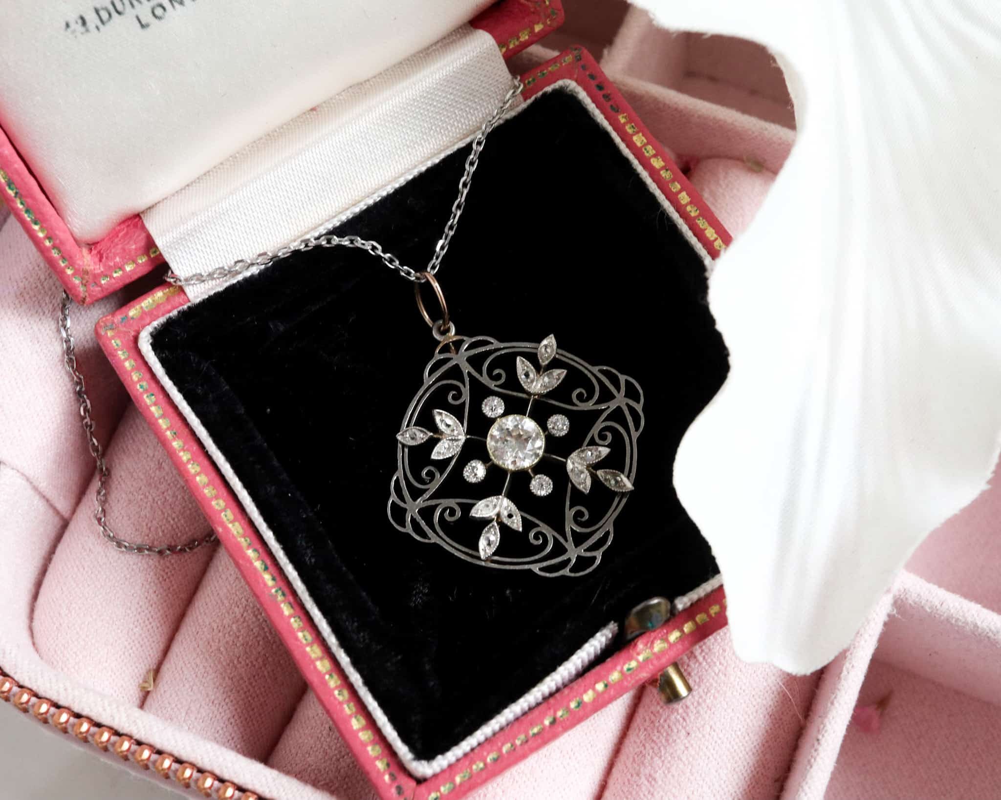 platinum-diamond-pendant-1.jpg