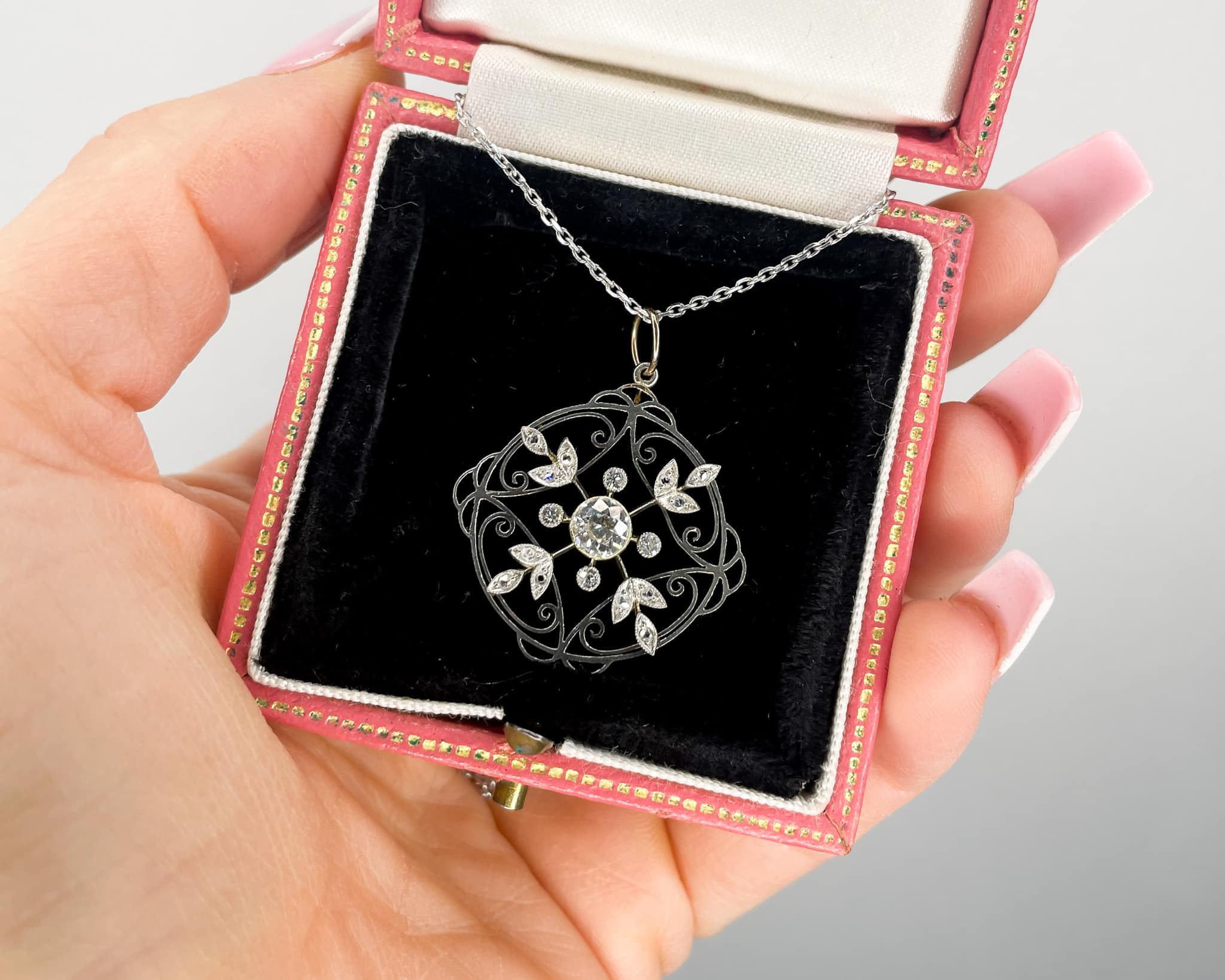 platinum-diamond-pendant-6.jpg