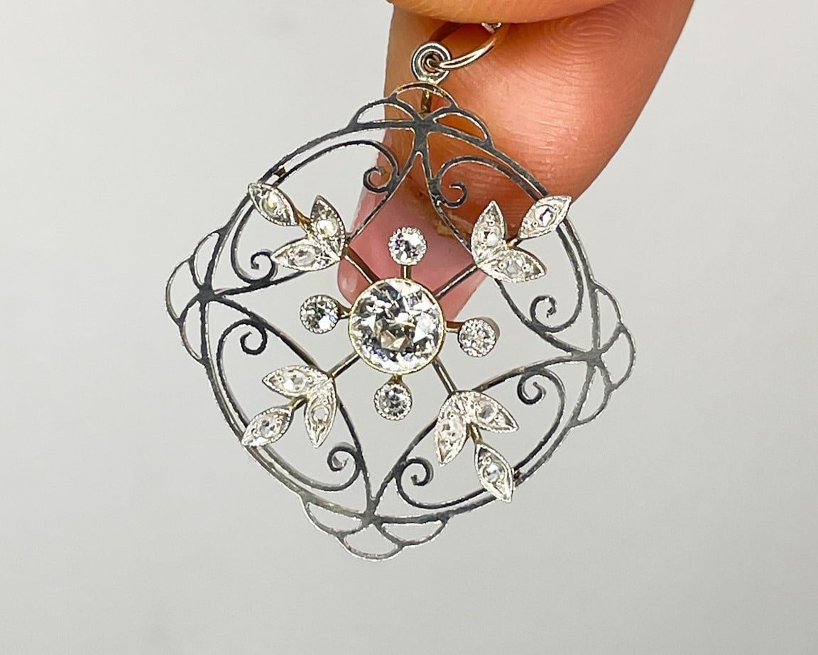 platinum-diamond-pendant-8.jpg