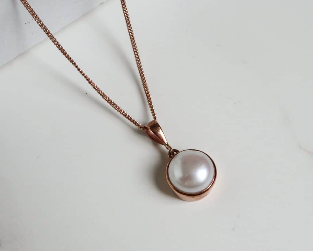 rose-gold-and-pearl-pendant–1024×819