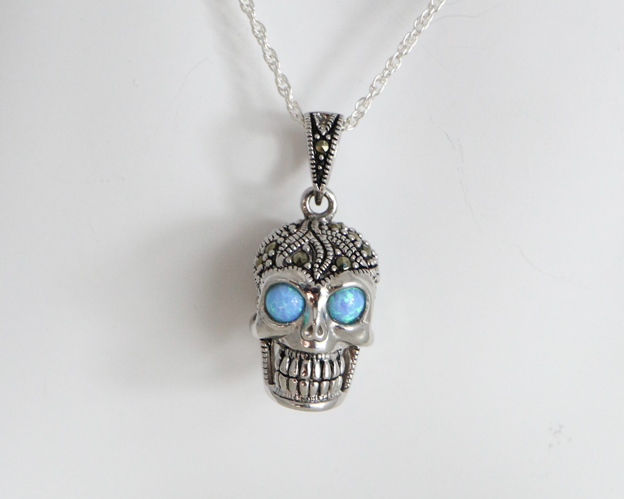 silver-opal-skull-pendant-2.jpg