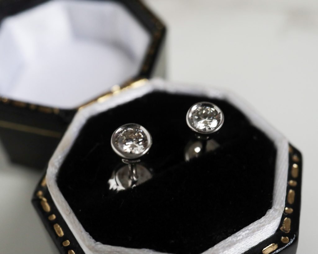 white-gold-bezel-set-diamond-studs-0.24ct-3-1024×819