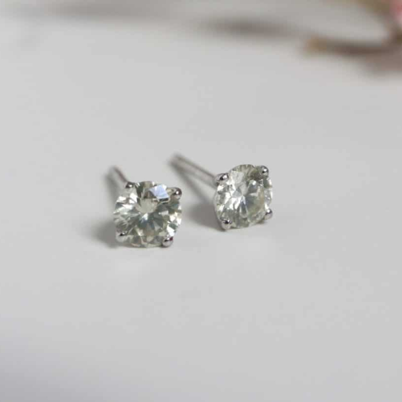 18ct white gold and diamond stud earrings 0.59ct