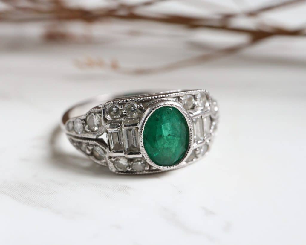 vintage-emerald-white-gold-ring-1024×819