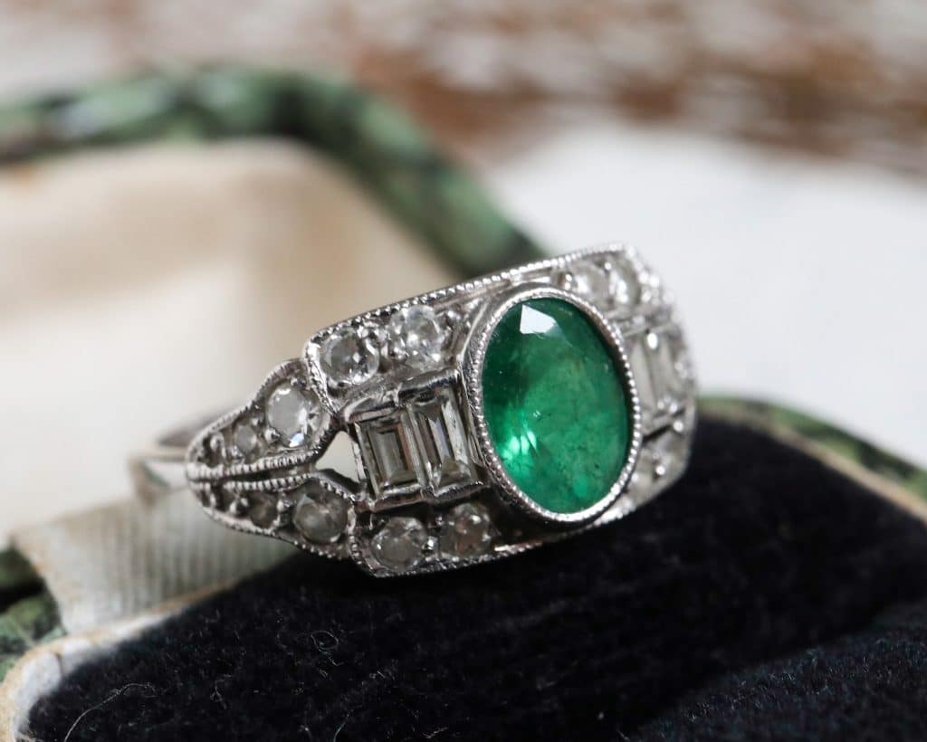 vintage-emerald-white-gold-ring2-1024×820