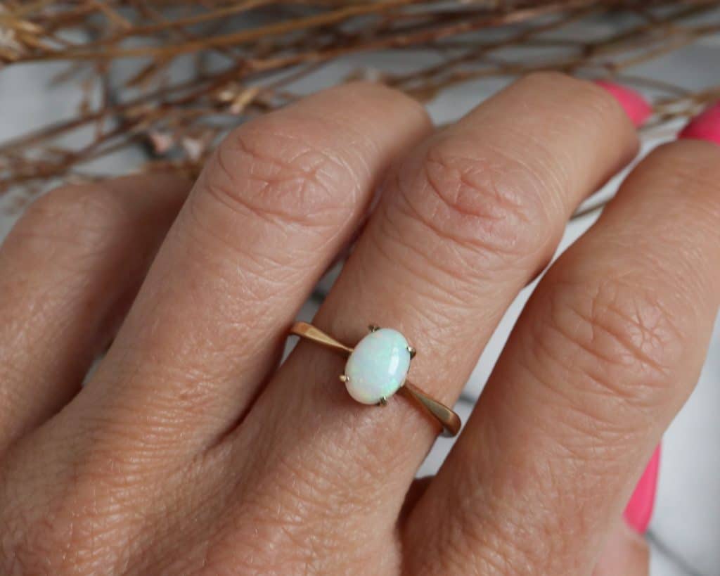 vintage 9ct gold opal ring with tapered shoulders for sale in Yorkshire