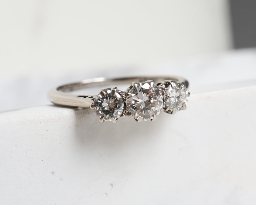 antique diamond three stone ring circa 1920s with 0.50ct total diamond weight in 18ct white gold and platinum
