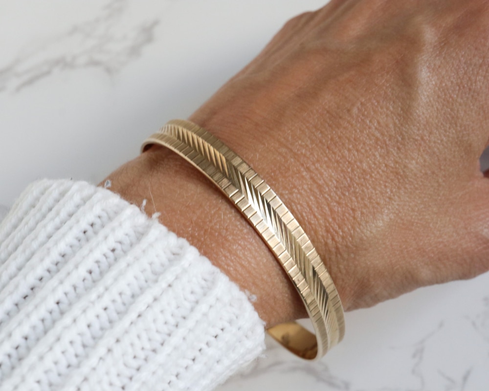 vintage 9ct gold bangle dated London 1966 for sale