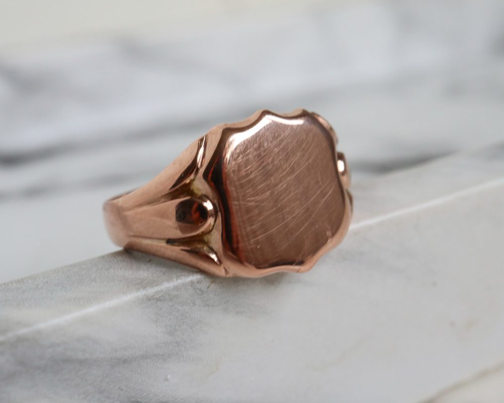 Antique 9ct rose gold signet ring dated Chester 1907 for sale in Leeds, Yorkshire