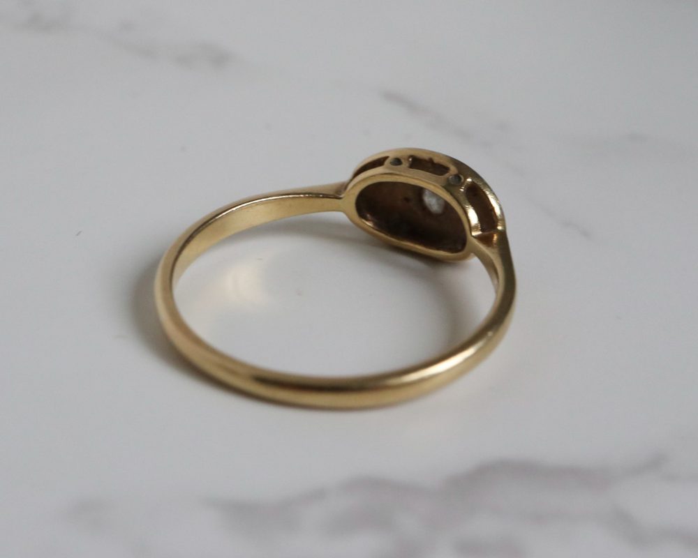 Antique Art Deco diamond ring with illusion setting 18ct yellow gold and platinum.