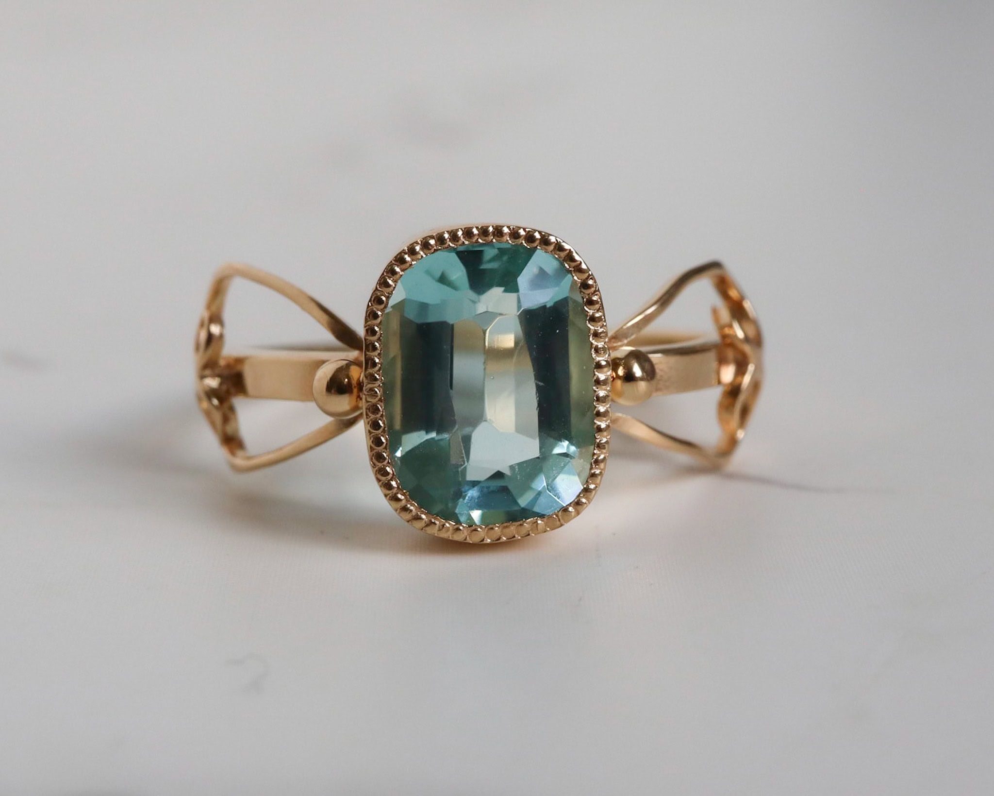 Antique aquamarine and 9ct yellow gold ring for sale in Leeds