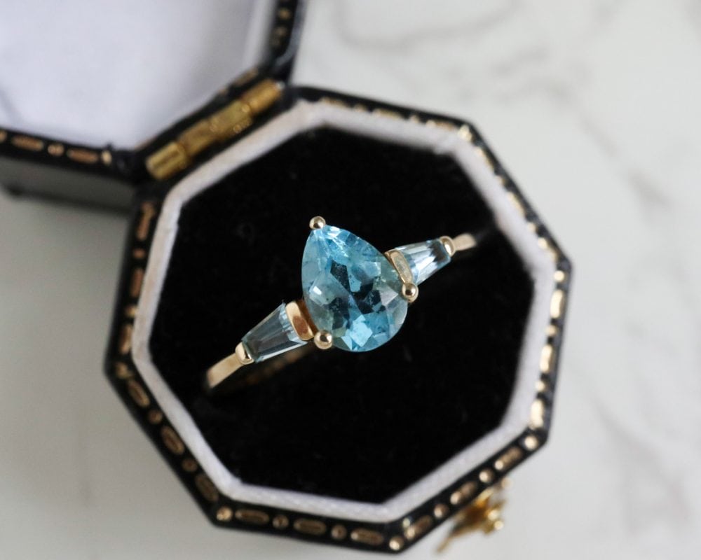 Vintage blue topaz ring set in 9ct yellow gold. Pear cut and baguette cut blue topaz stones