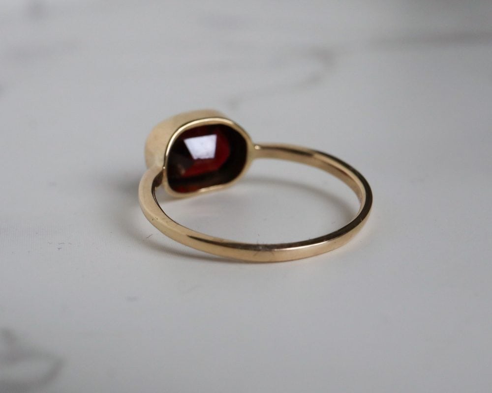 Vintage garnet ring in 9ct yellow gold for sale in Leeds, Yorkshire