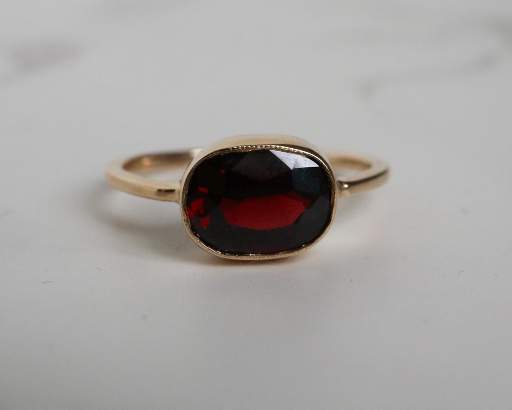 Vintage garnet ring in 9ct yellow gold for sale in Leeds, Yorkshire