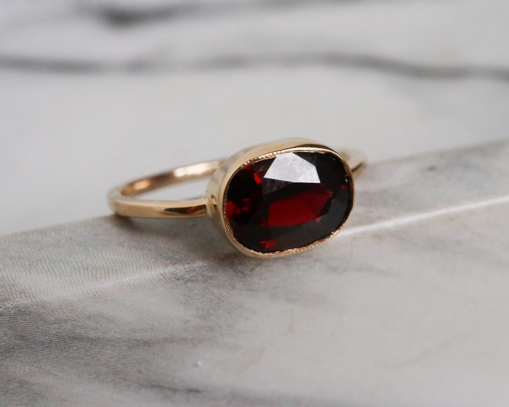 Vintage garnet ring in 9ct yellow gold for sale in Leeds, Yorkshire