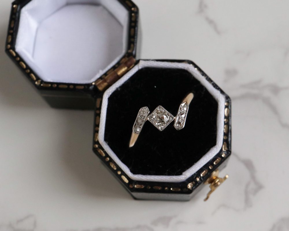 Art Deco diamond ring set in 18ct yellow gold and platinum for sale in Leeds, Yorkshire