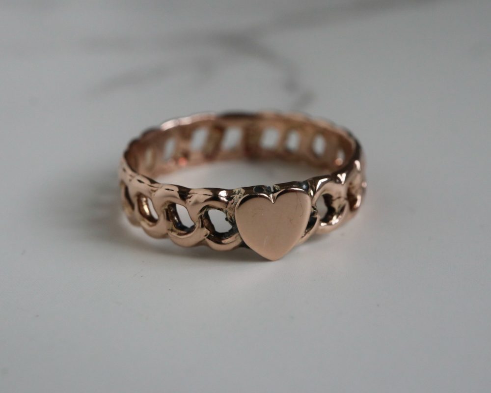 Victorian 9ct gold heart ring dated 1897 for sale in Leeds, Yorkshire