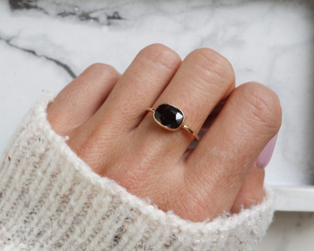 Vintage garnet ring in 9ct yellow gold for sale in Leeds, Yorkshire