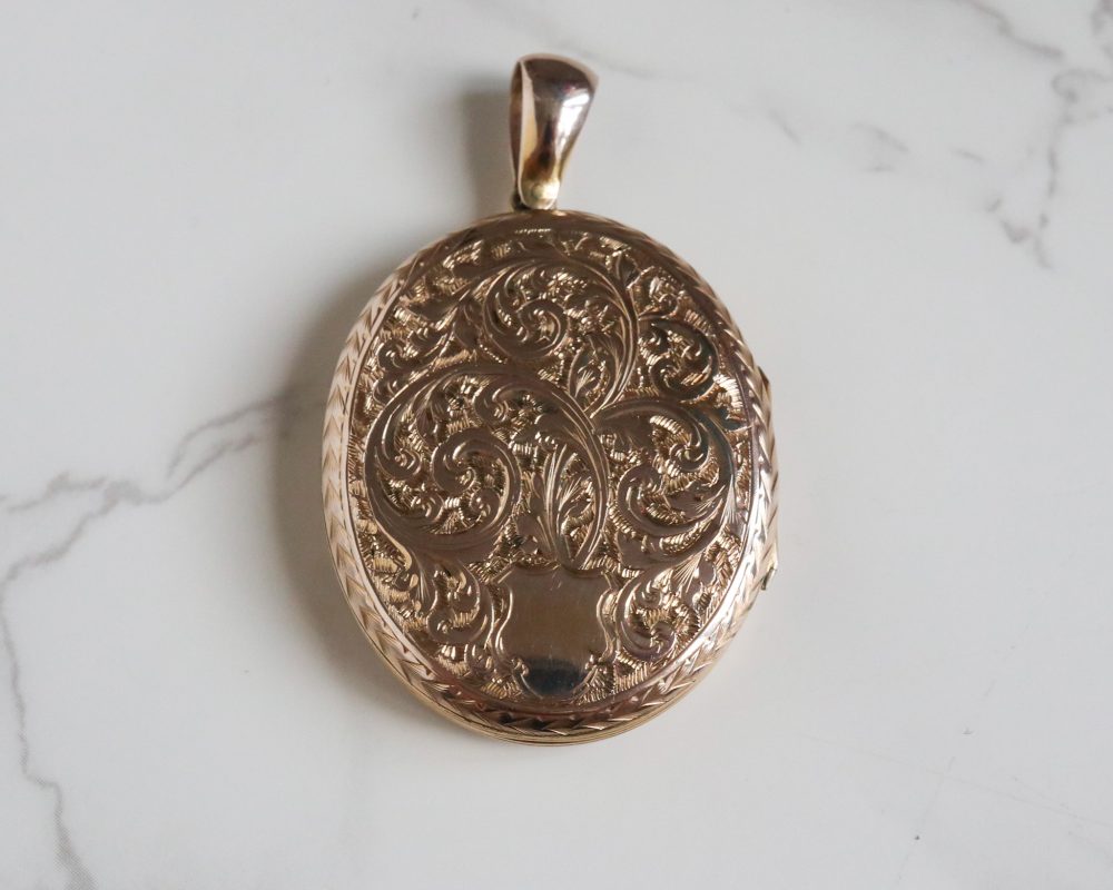 Antique Victorian 9ct gold oval engraved locket for sale in Leeds, Yorkshire