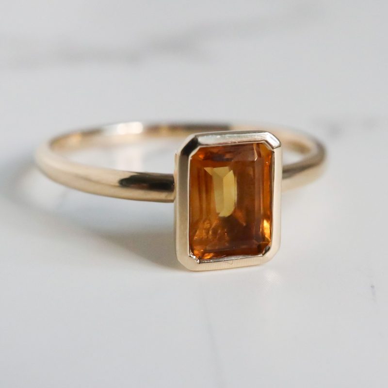 Modern 9ct yellow gold and citrine ring