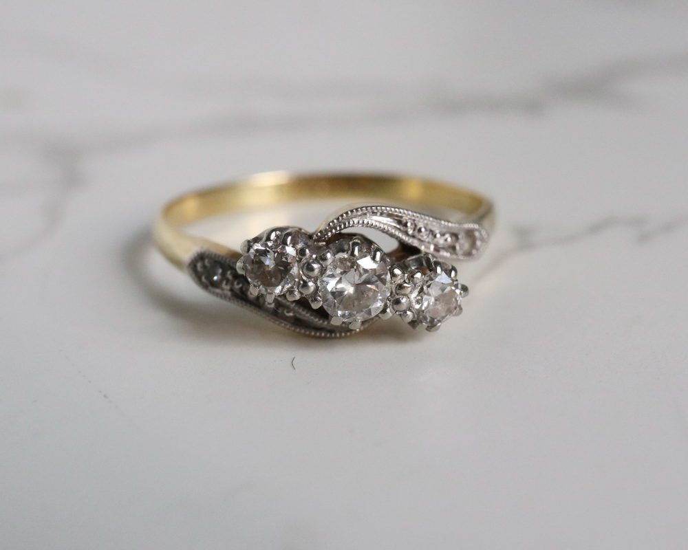 Antique Art Deco diamond three stone twist ring in 18ct yellow gold and platinum for sale in Leeds, Yorkshire