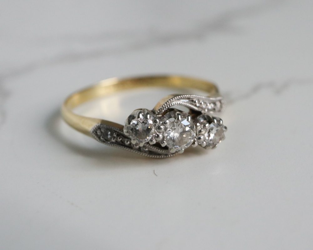 Antique Art Deco diamond three stone twist ring in 18ct yellow gold and platinum for sale in Leeds, Yorkshire