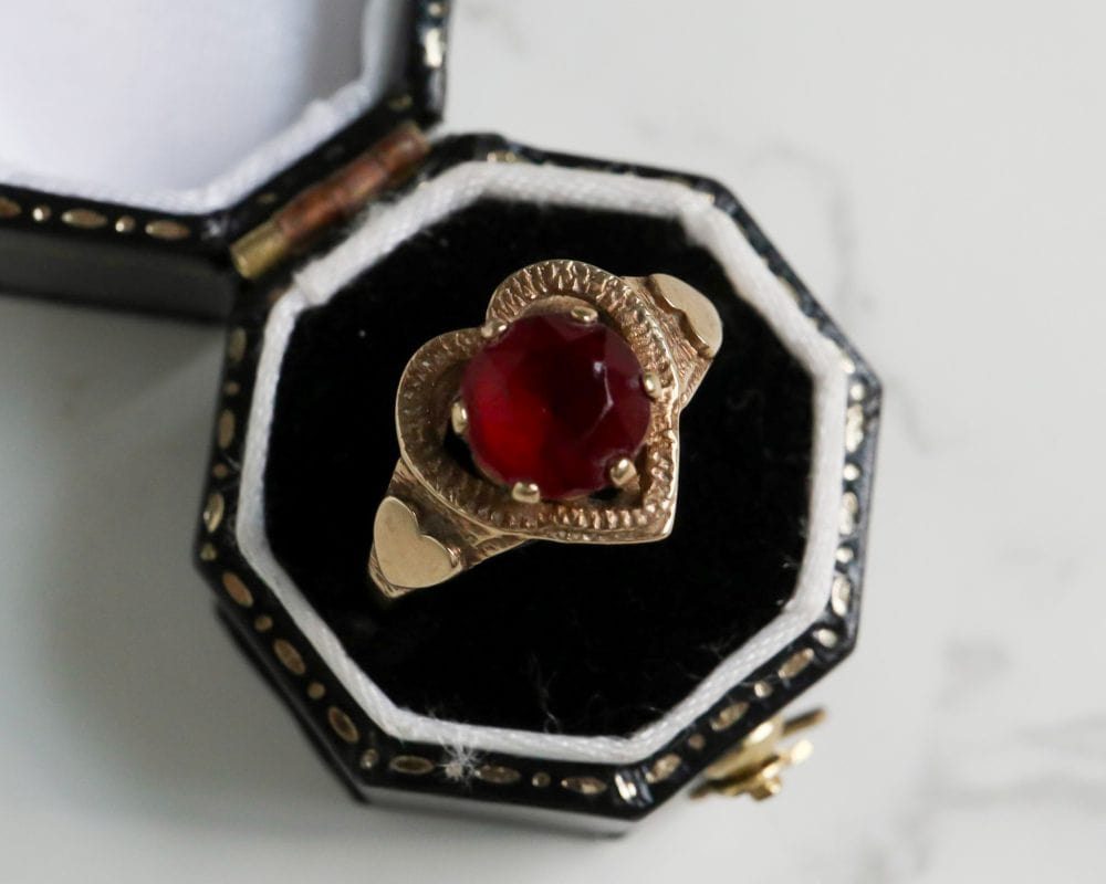 Vintage 9ct gold and red stone heart shaped ring for sale in Leeds