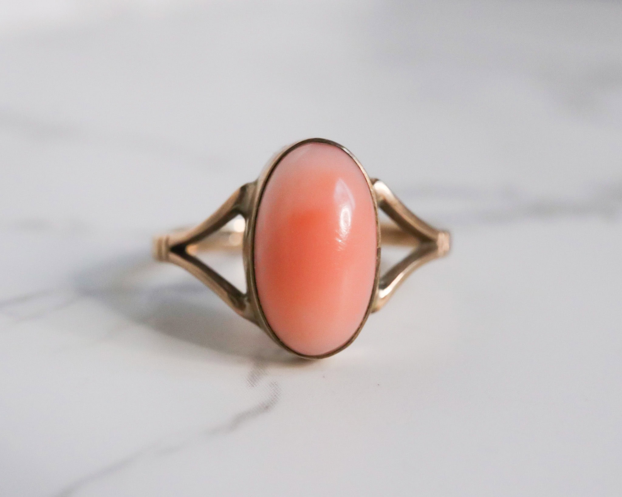 Vintage coral ring in 9ct yellow gold for sale