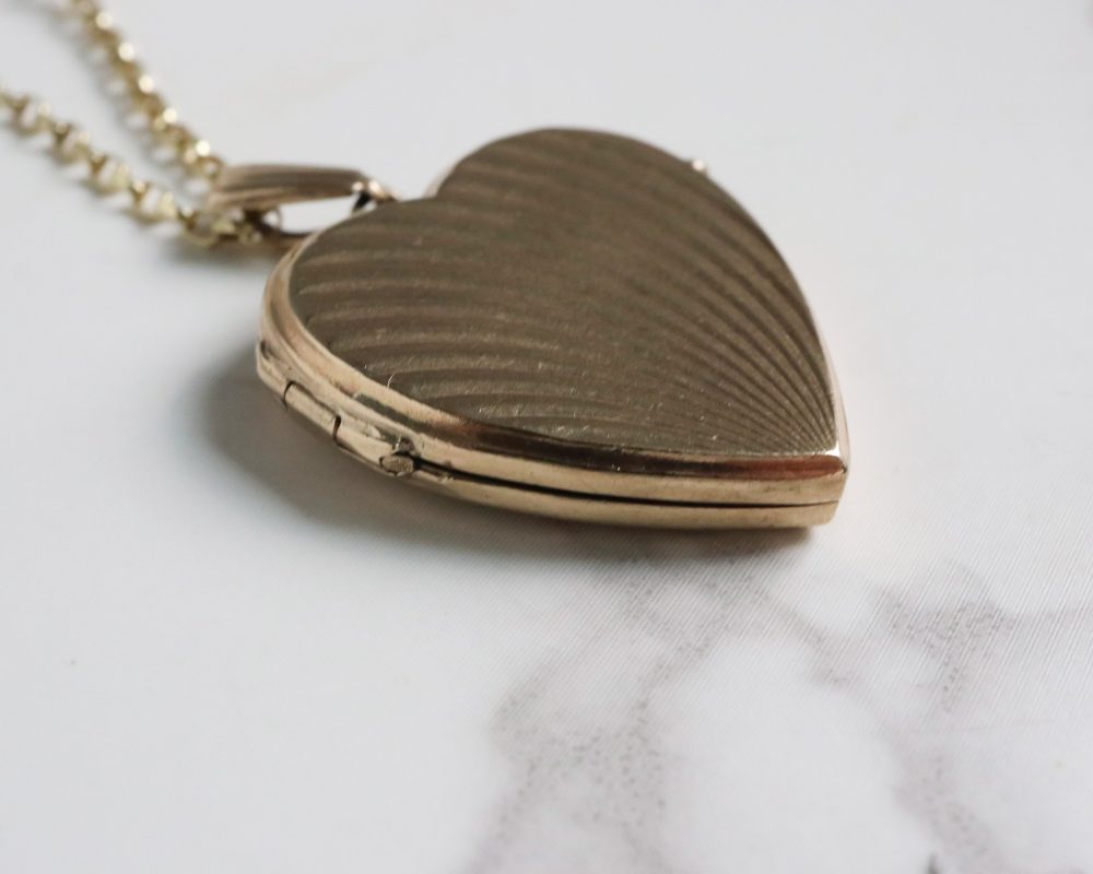 Vintage 9ct gold heart locket and chain for sale in Leeds, Yorkshire
