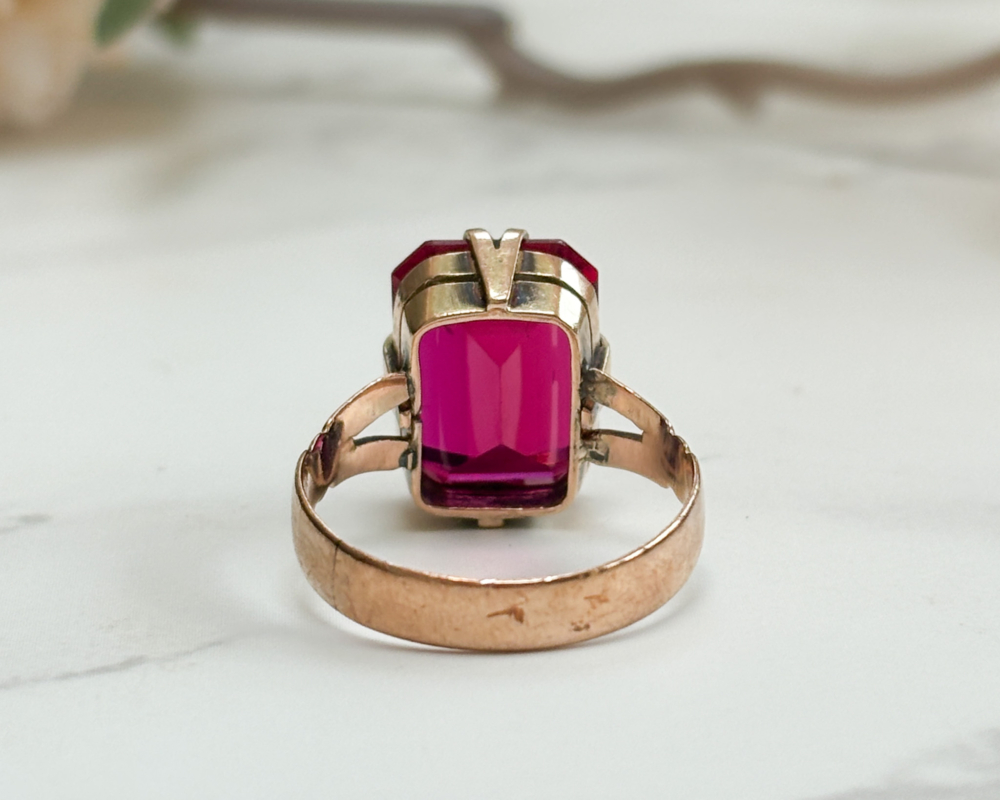 antique 9ct gold and red stone statement ring for sale in Leeds, showing reverse of the ring