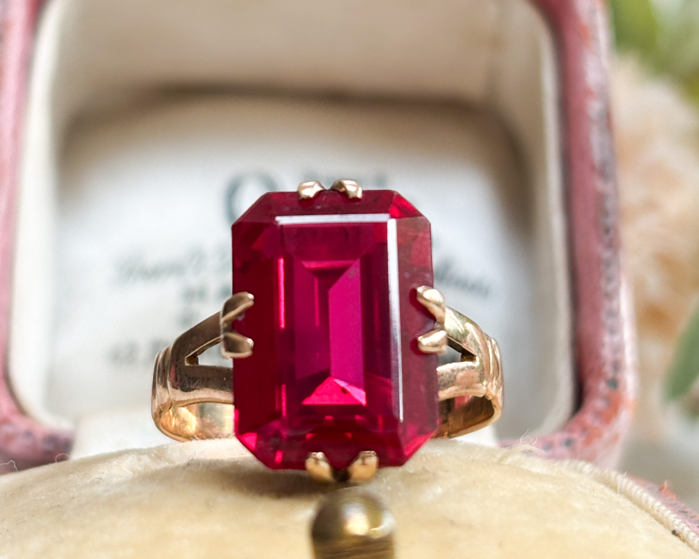 antique 9ct gold and red stone statement ring for sale in Leeds