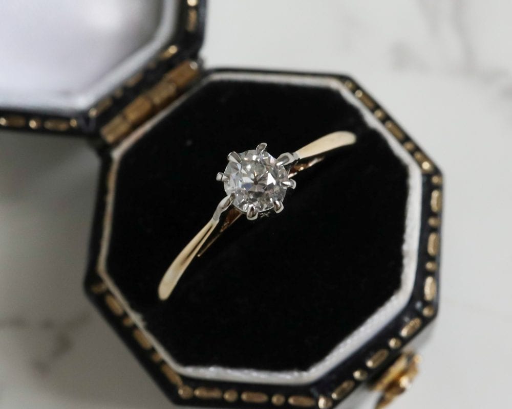 Antique 1930s diamond solitaire ring set in platinum and 18ct white gold for sale in Leeds, Yorkshire