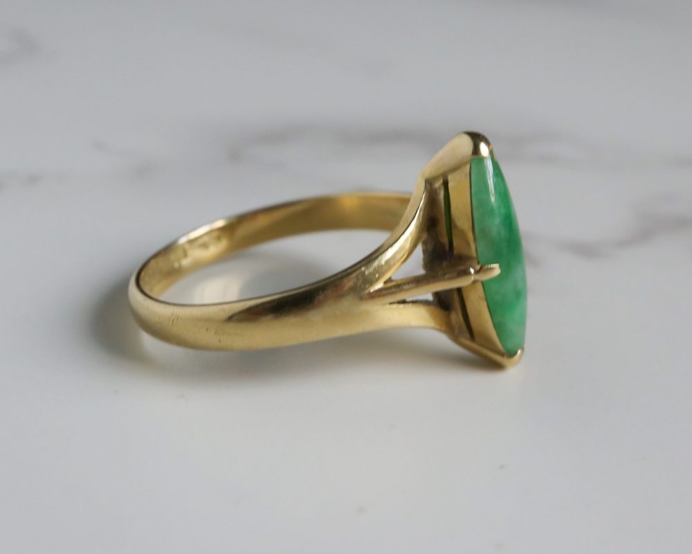 Vintage marquis cut jade ring in 18ct yellow gold for sale in Leeds, Yorkshire