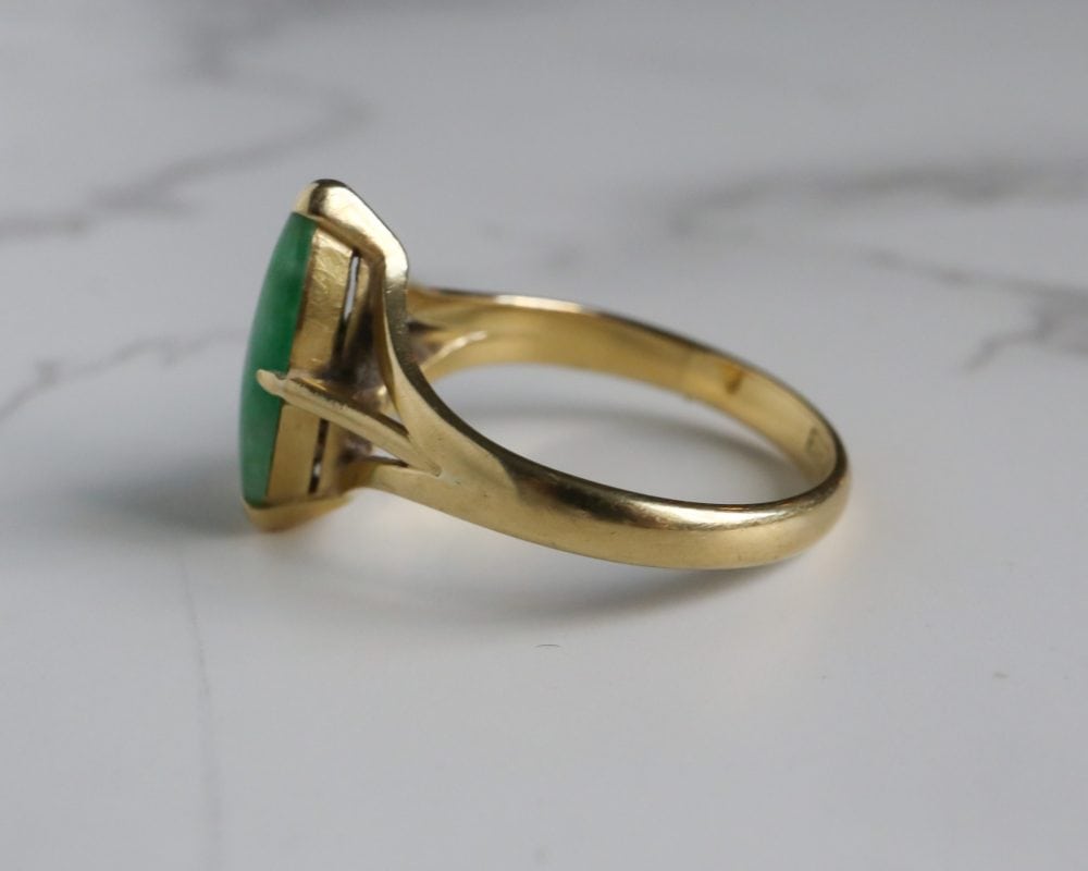 Vintage marquis cut jade ring in 18ct yellow gold for sale in Leeds, Yorkshire