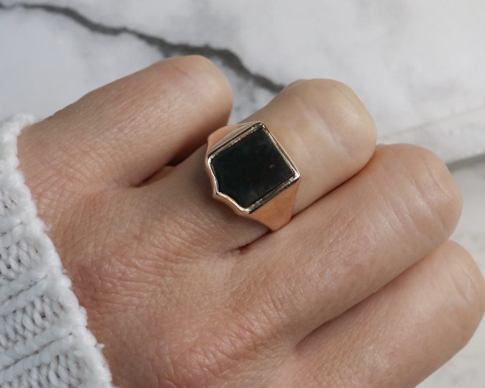 Antique bloodstone signet ring in 9ct yellow gold for sale in Leeds, Yorkshire