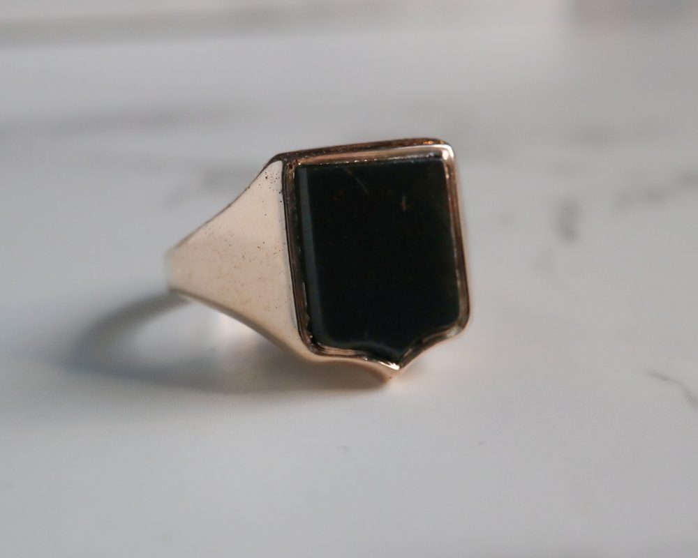 Antique bloodstone signet ring in 9ct yellow gold for sale in Leeds, Yorkshire