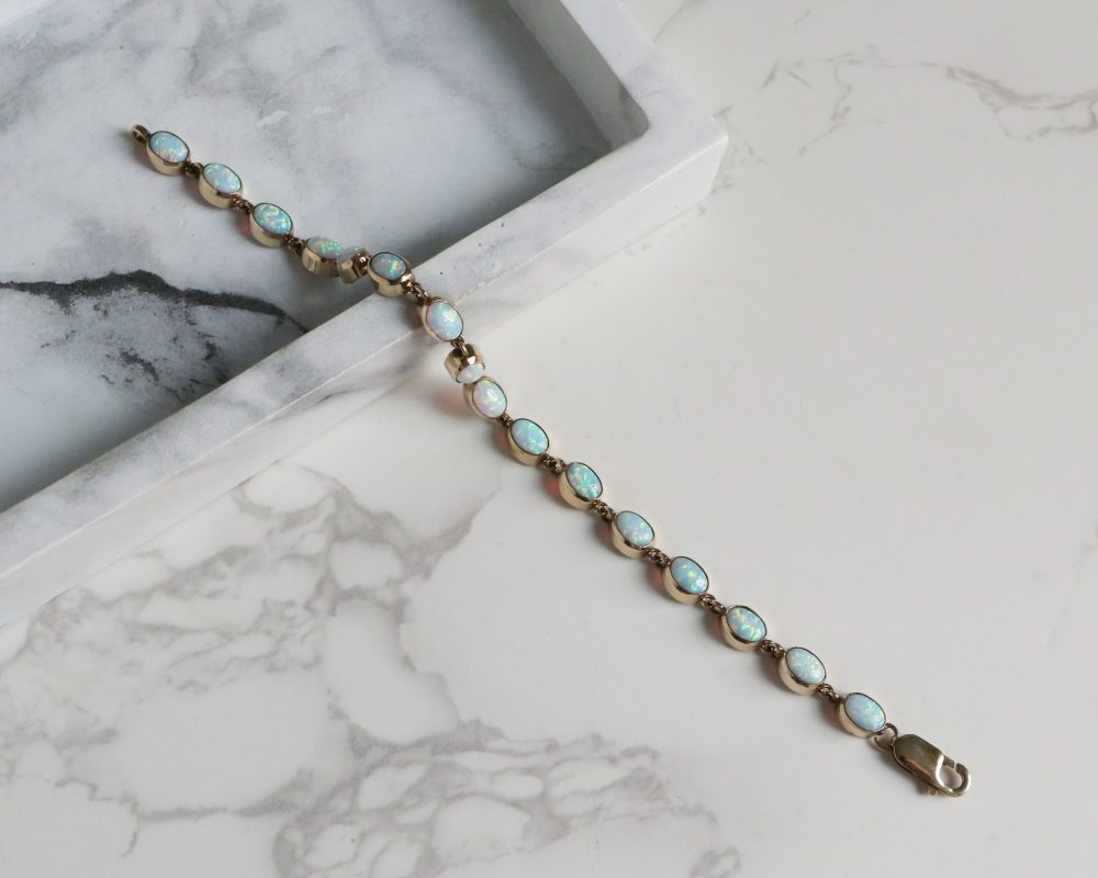 Vintage opal bracelet in 9ct yellow gold for sale in Leeds, Yorkshire