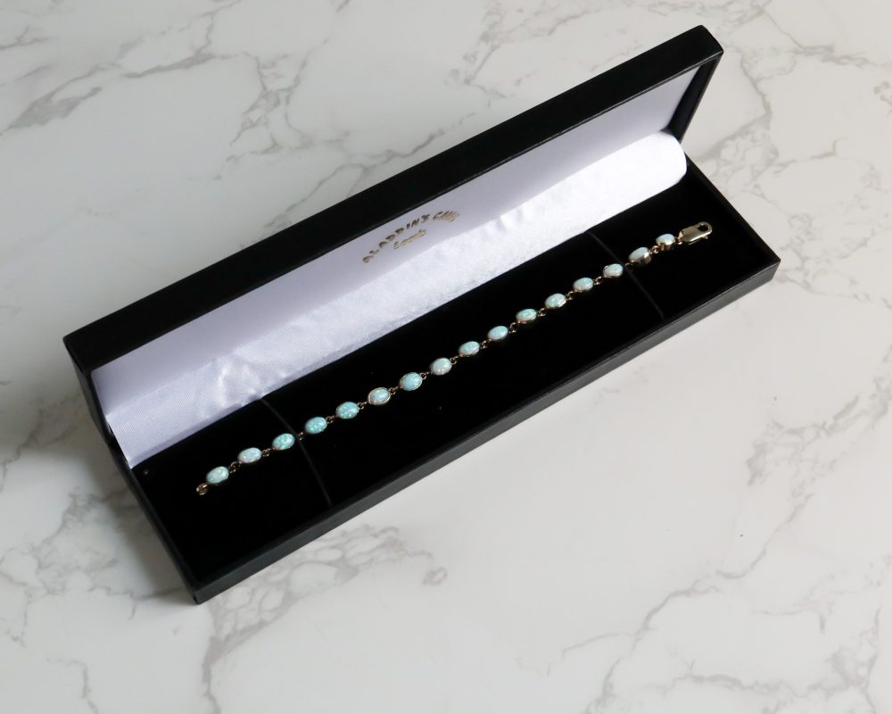 Vintage opal bracelet in 9ct yellow gold for sale in Leeds, Yorkshire