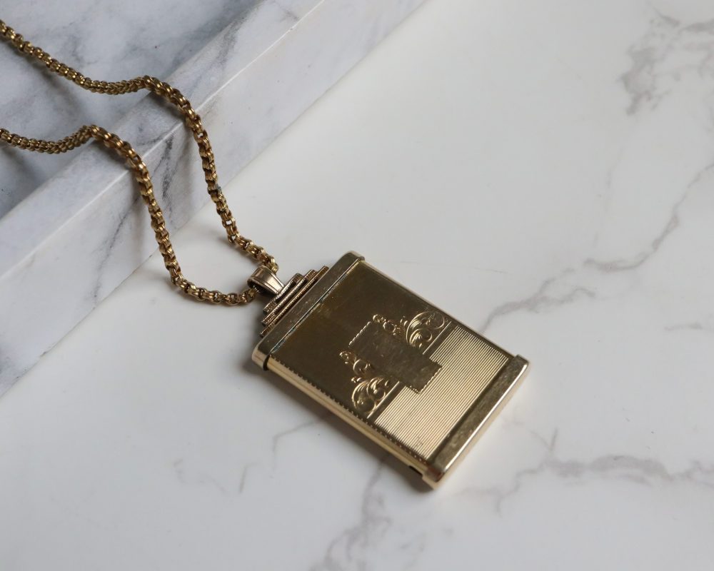 Antique Art Deco locket and 9ct gold chain for sale in Leeds, Yorkshire