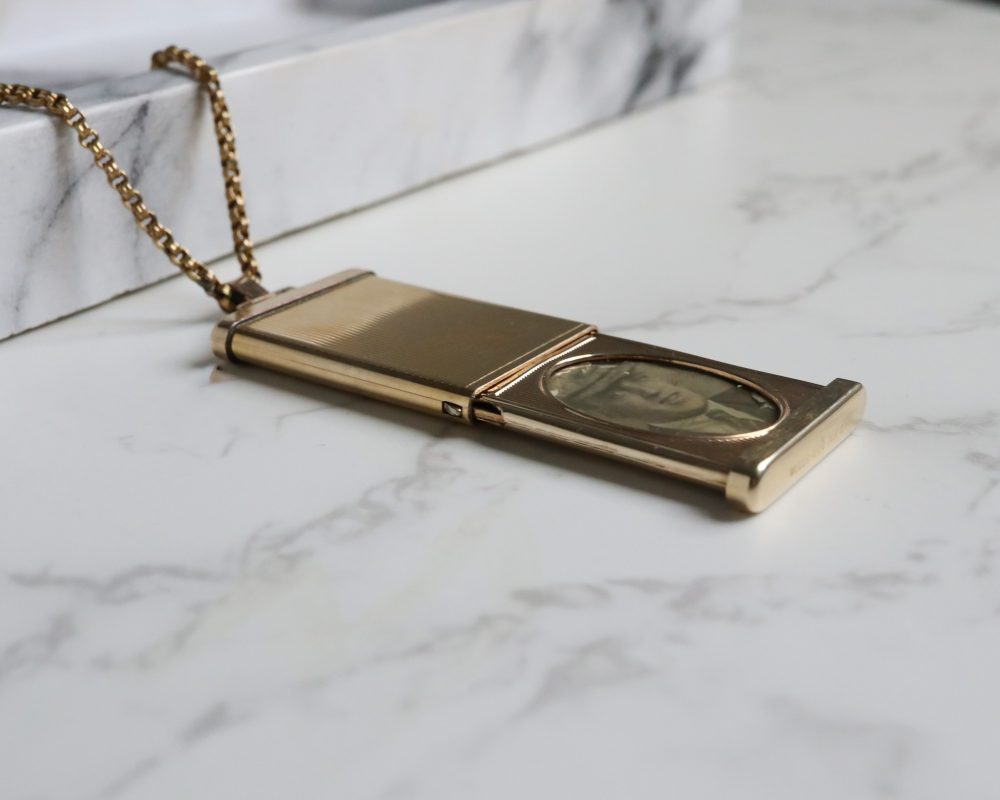 Antique Art Deco locket and 9ct gold chain for sale in Leeds, Yorkshire