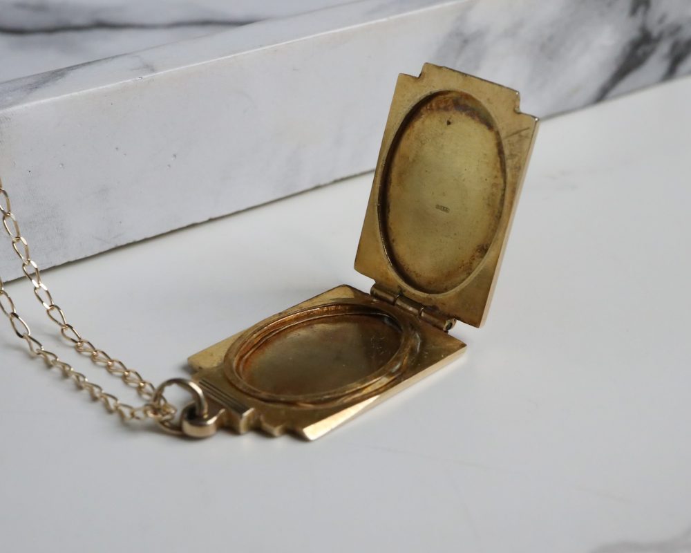 Antique Art Deco 9ct gold locket and 9ct gold chain for sale in Leeds, Yorkshire