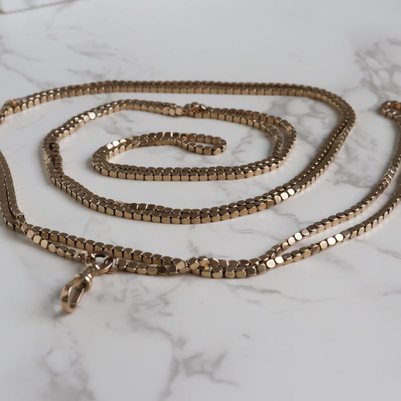 Antique Victorian muff chain in 9ct gold for sale in Leeds, Yorkshire