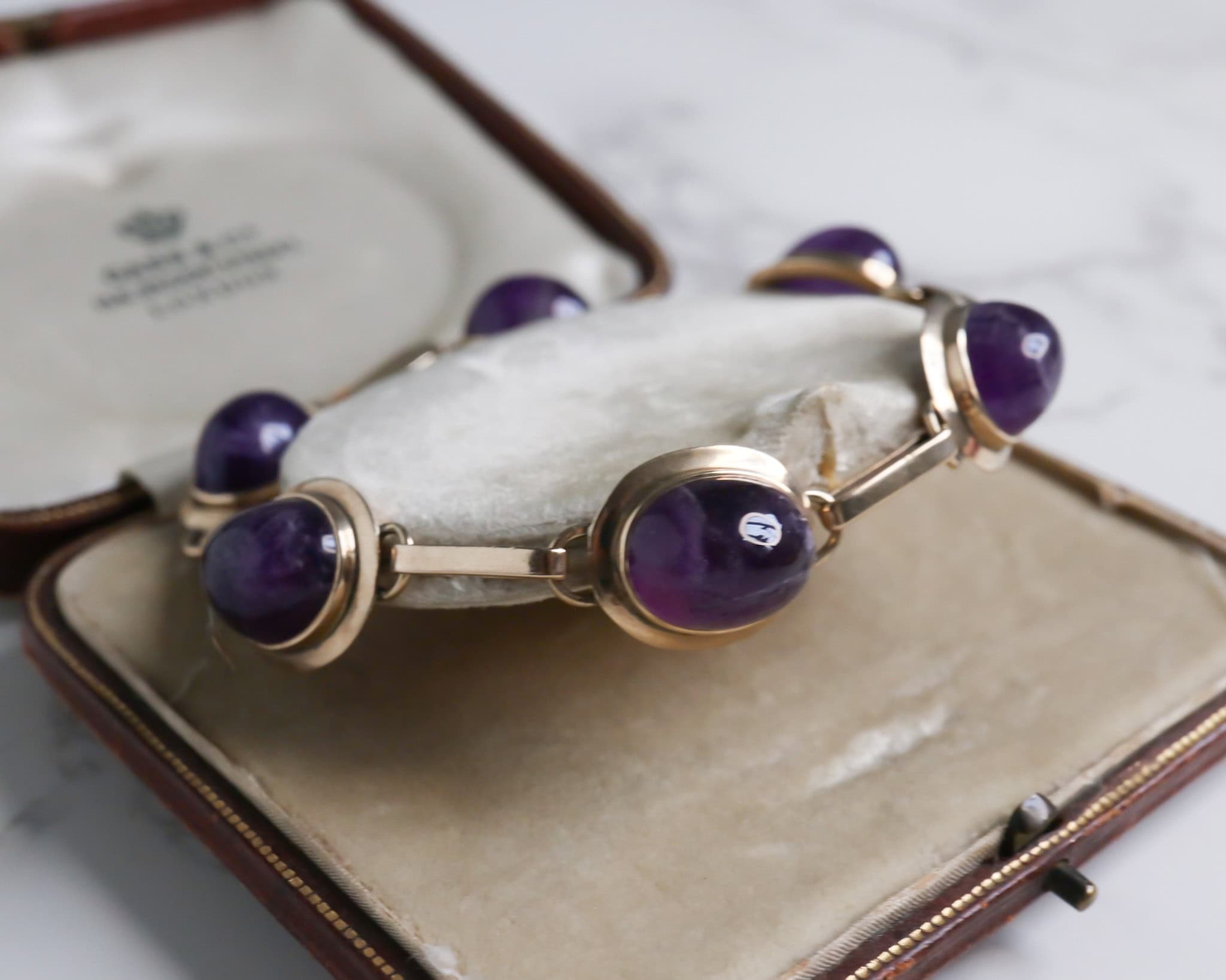 Vintage amethyst bracelet in 9ct yellow gold for sale in Leeds, Yorkshire