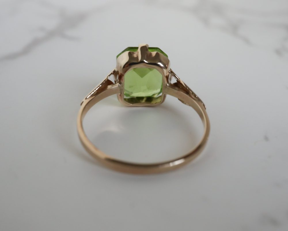 Vintage 9ct gold and peridot ring for sale in Leeds, Yorkshire